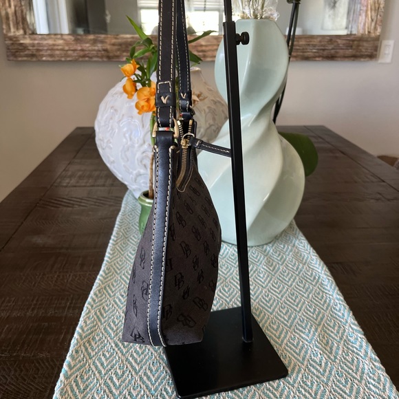 Dooney & Bourke Signature Logo Small Purse (Black) w/Gold Hardware. - Picture 3 of 8